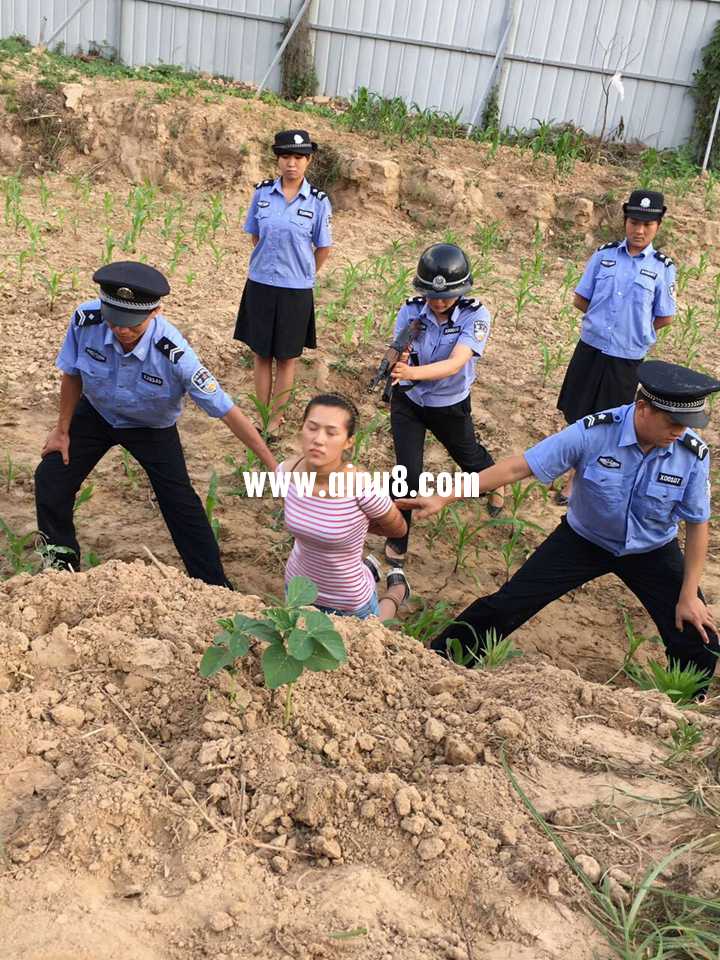 MJ影视套图 女警逮捕女犯+公判大会上的潘洋+贩毒女孩紫琪 三套